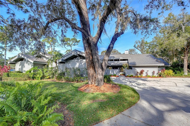 view of front of house with a front yard