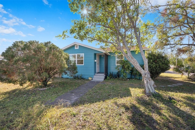 view of front of house featuring a front yard