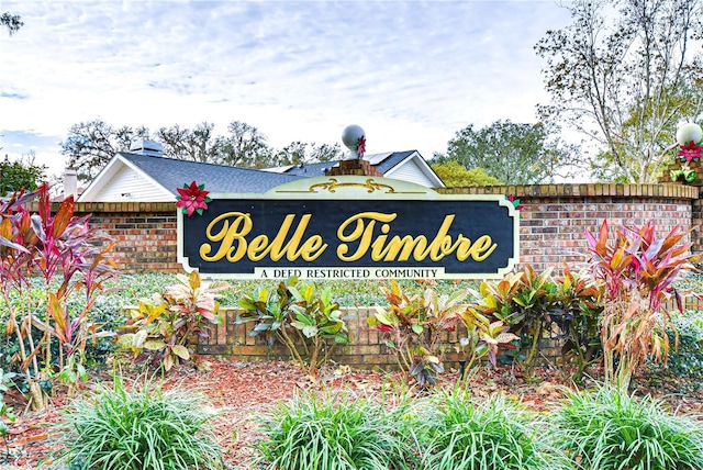 view of community / neighborhood sign