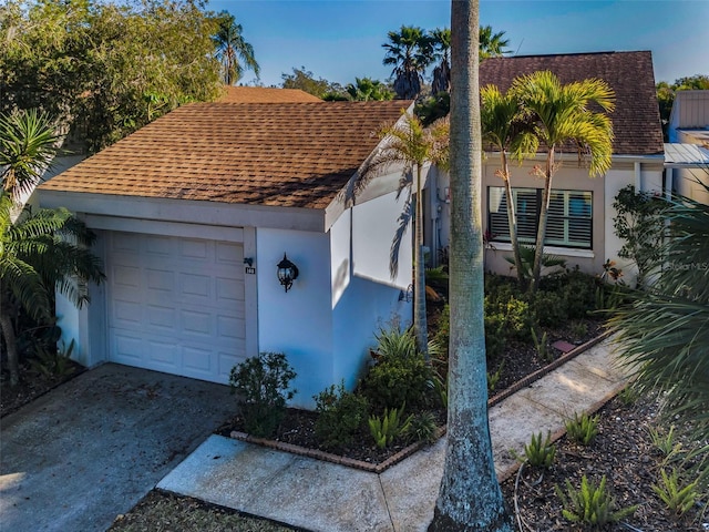 view of front facade featuring a garage