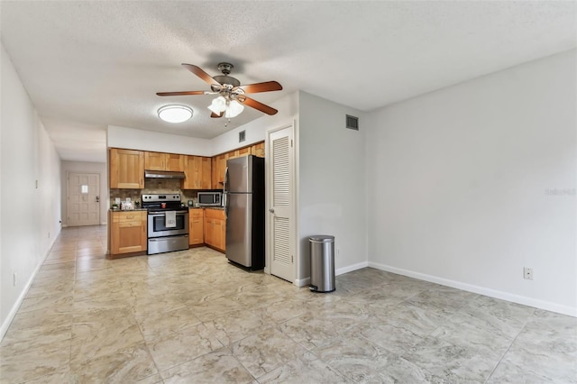 kitchen with ceiling fan, stainless steel appliances, and tasteful backsplash