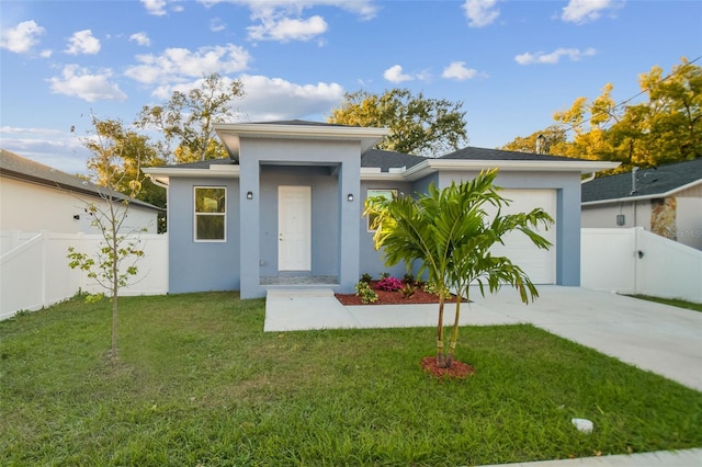 view of front of house featuring a garage and a front yard