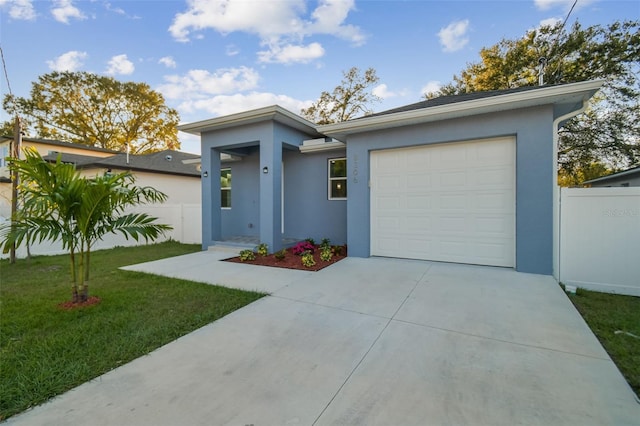 view of front facade featuring a garage and a front yard