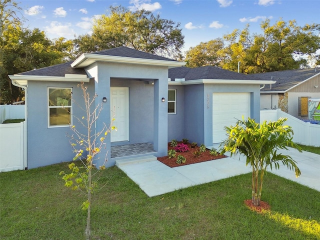 view of front of home featuring a front lawn and a garage