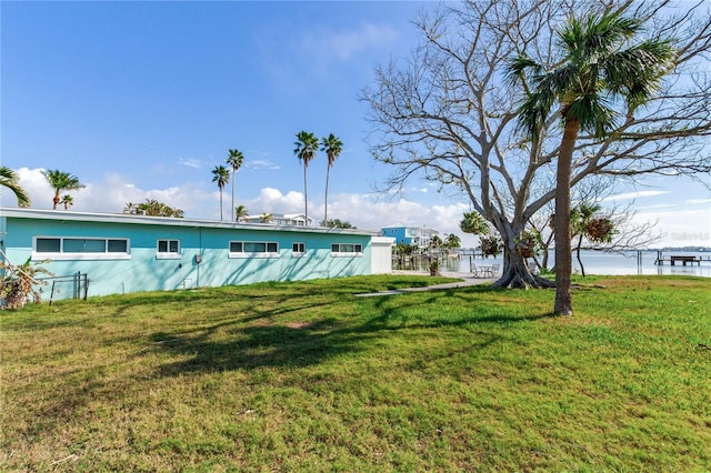 view of yard featuring a water view