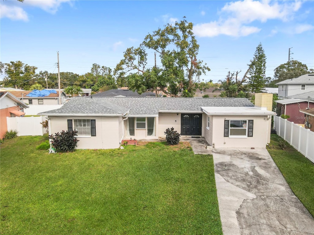 single story home with a front yard