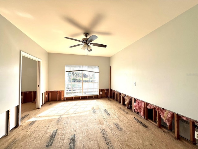 empty room featuring ceiling fan