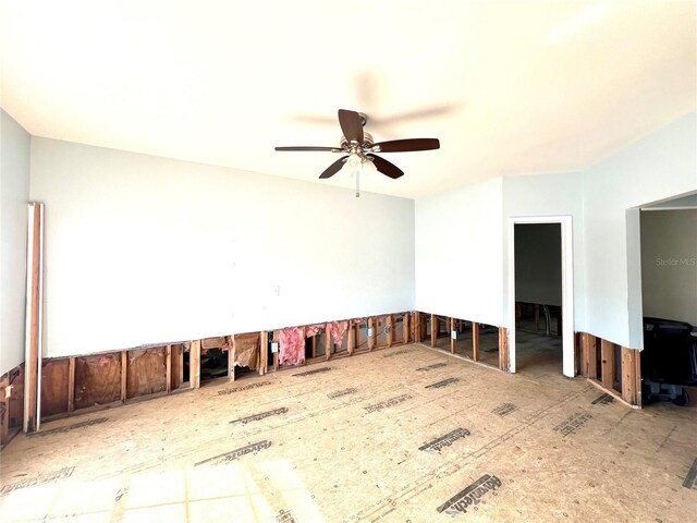 empty room with ceiling fan