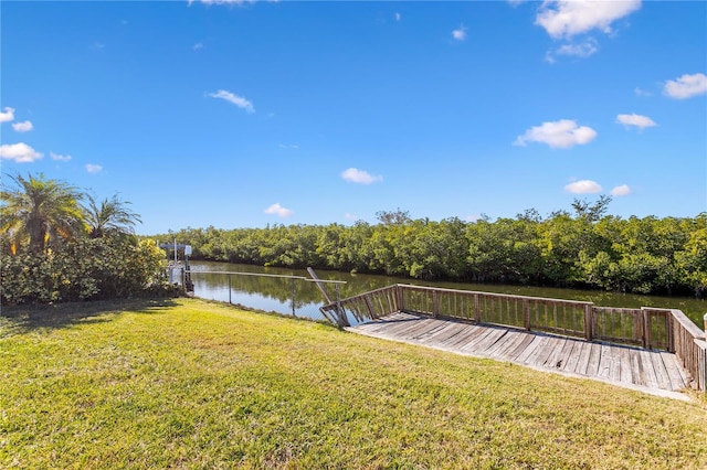 view of yard featuring a water view