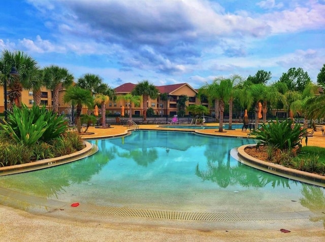 view of swimming pool