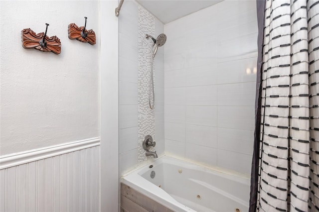 bathroom with shower / bath combo