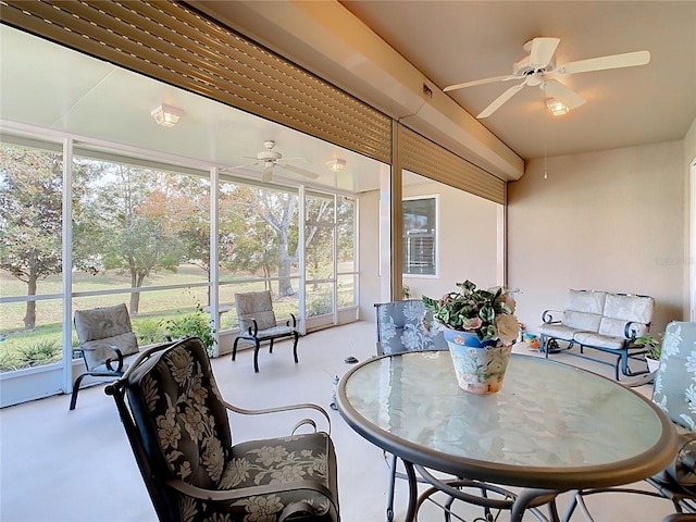 sunroom with ceiling fan