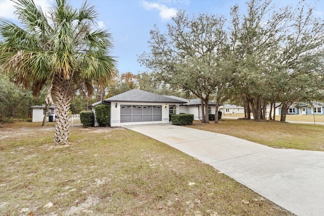 view of front of home featuring a front lawn and a garage