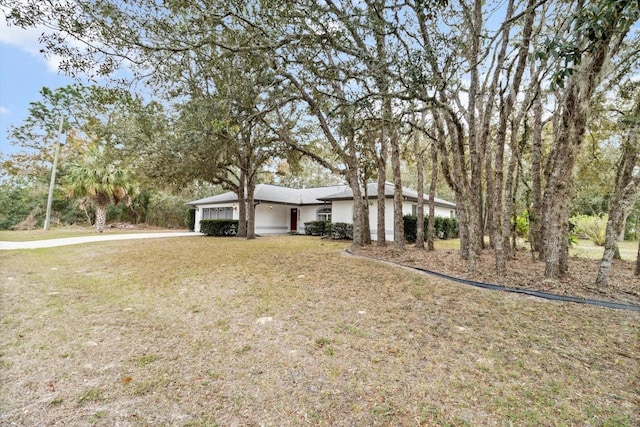 single story home featuring a garage and a front lawn