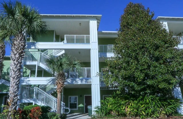 606 Gran Bahama Blvd Unit 29-606, Davenport, FL 33897 - view of building exterior with stairway