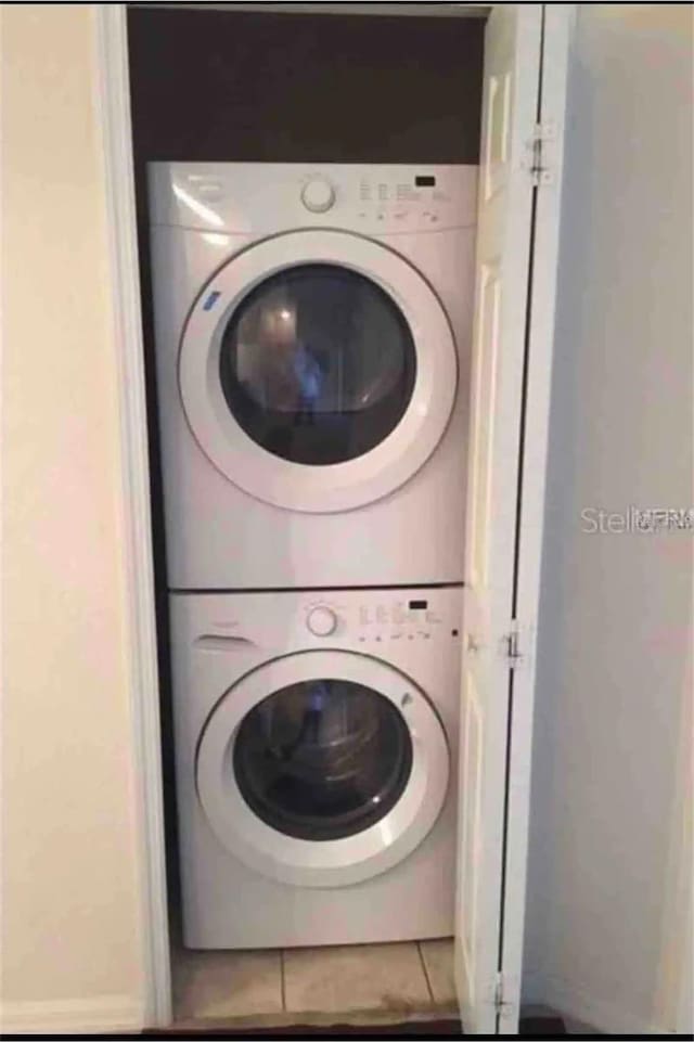 606 Gran Bahama Blvd Unit 29-606, Davenport, FL 33897 - laundry area featuring estacked washer and dryer and tile patterned flooring