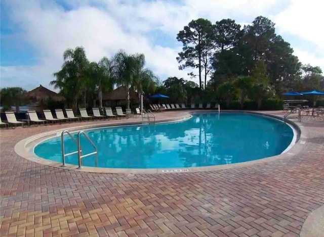 606 Gran Bahama Blvd Unit 29-606, Davenport, FL 33897 - community pool with a patio area