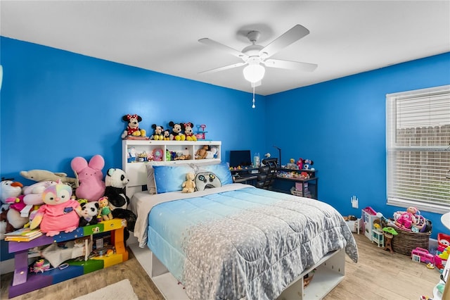 bedroom featuring light hardwood / wood-style floors and ceiling fan