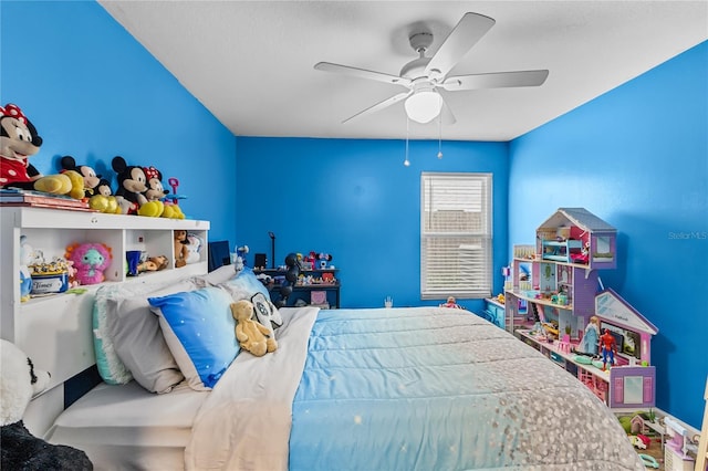 bedroom with ceiling fan