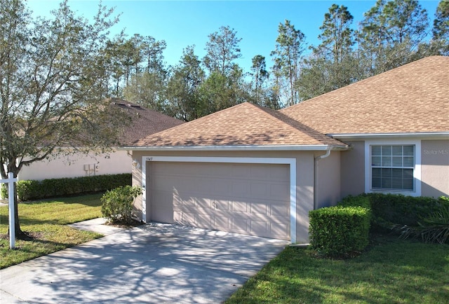 view of front of property featuring a front yard and a garage