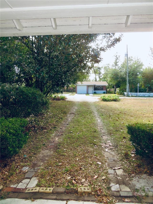 view of yard featuring a garage and an outdoor structure