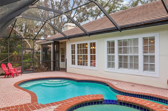 view of pool featuring an in ground hot tub and a patio area