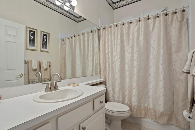 full bathroom featuring shower / tub combo with curtain, vanity, and toilet