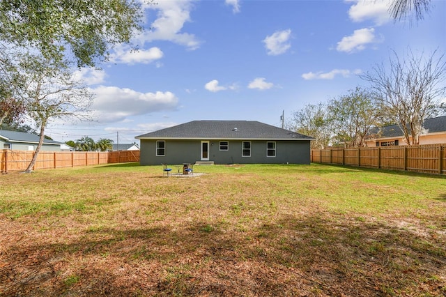 back of house featuring a lawn