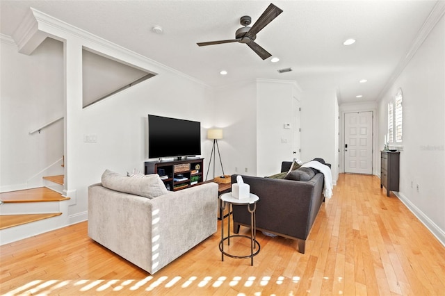 living room featuring light wood-type flooring, ceiling fan, and crown molding