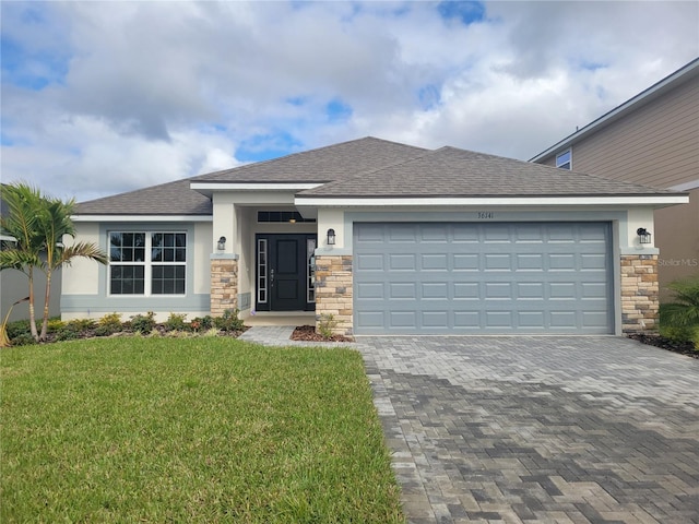 view of front of property featuring a front lawn and a garage