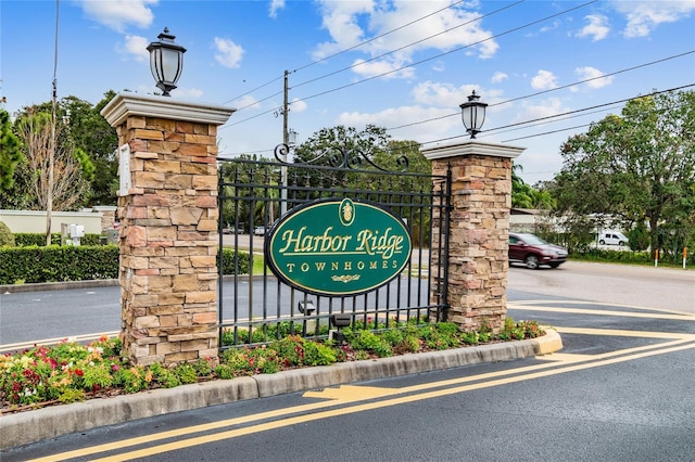 view of community / neighborhood sign