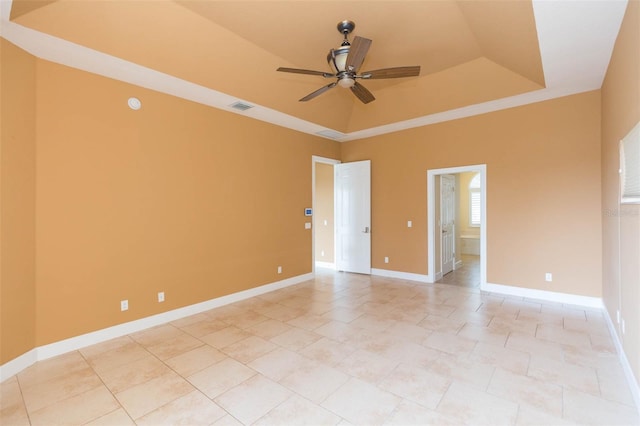 spare room featuring ceiling fan and a tray ceiling