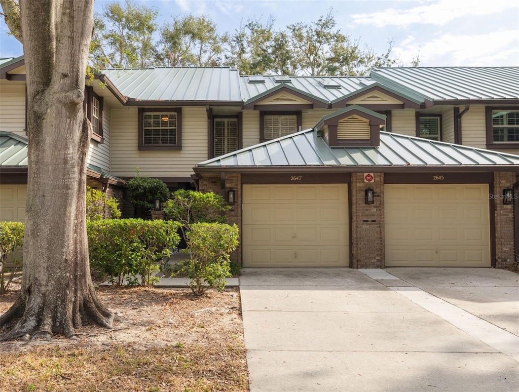 view of front facade with a garage