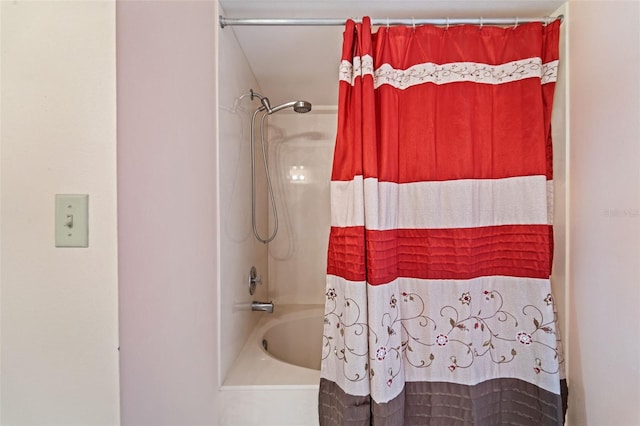 bathroom featuring shower / tub combo