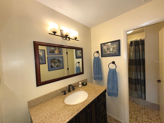 bathroom featuring a shower with shower curtain and vanity