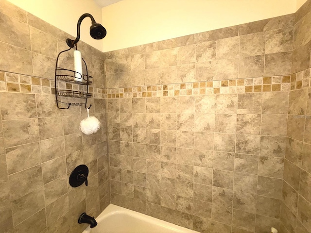 room details featuring tiled shower / bath