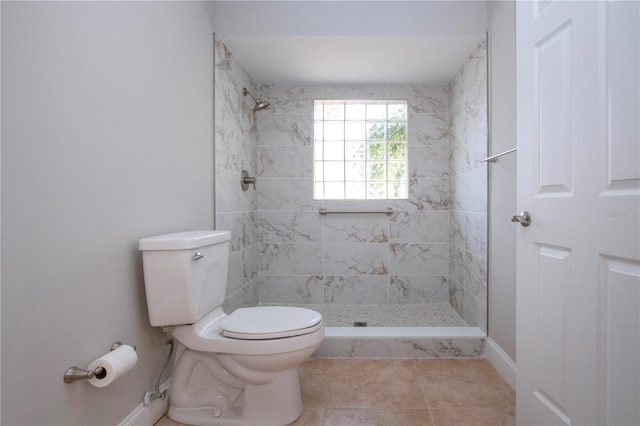 bathroom with toilet and tiled shower