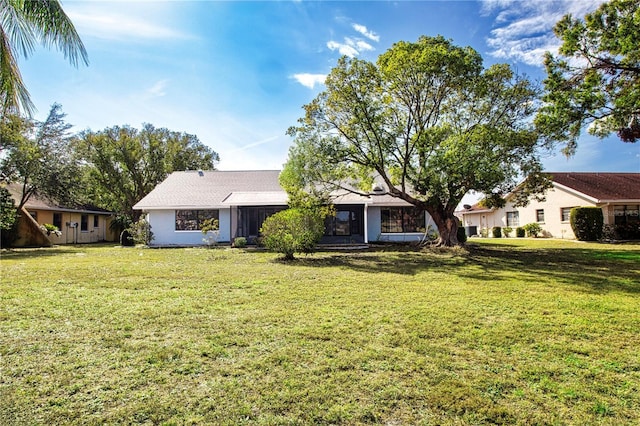 view of front of property with a front yard