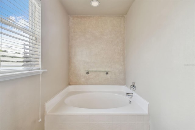 6213 Venezia Pl, Riverview, FL 33578 - full bath with a garden tub