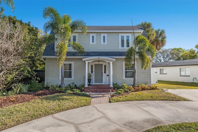 view of front of property with a front yard