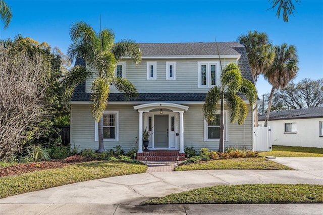 view of front facade with a front lawn