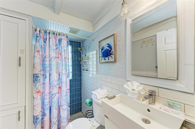 bathroom featuring a shower with curtain, toilet, and sink