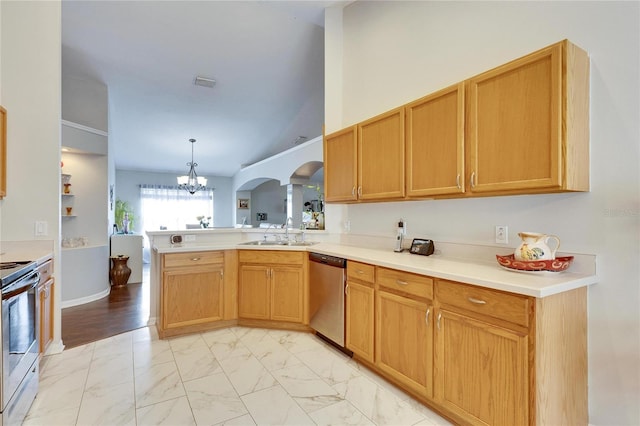 kitchen with sink, hanging light fixtures, stainless steel appliances, a notable chandelier, and kitchen peninsula