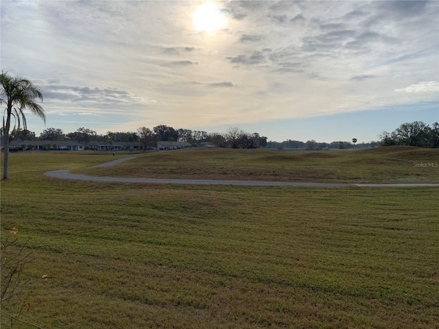 view of yard featuring a rural view