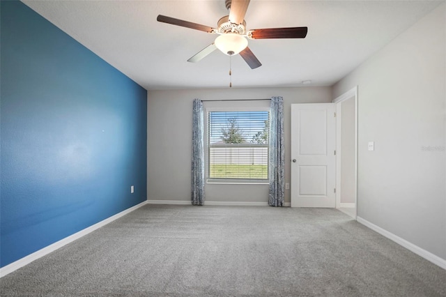 carpeted empty room featuring ceiling fan