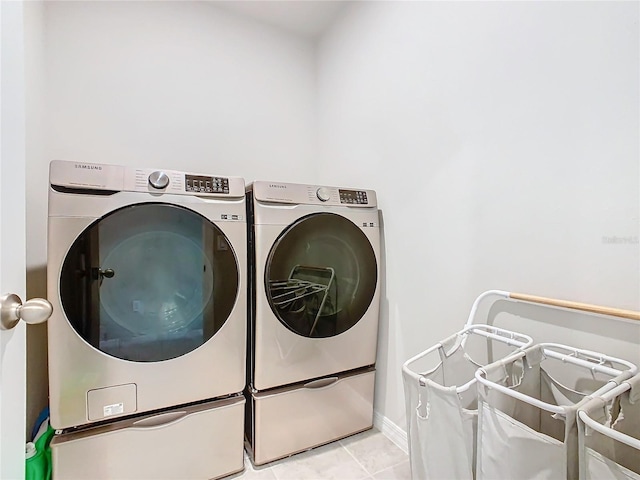 laundry area featuring light tile patterned flooring and independent washer and dryer