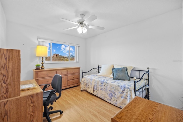 bedroom featuring light wood-type flooring and a ceiling fan