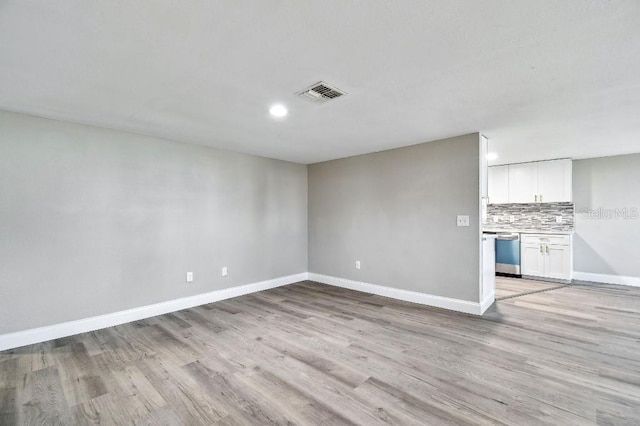 unfurnished room with light hardwood / wood-style floors