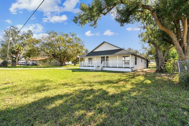 view of front of property featuring a porch and a front yard