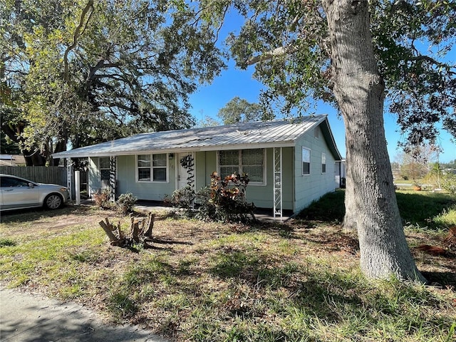 single story home with covered porch